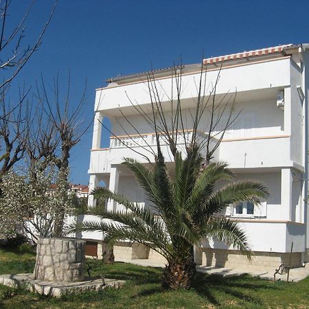 Apartments Frane-20M From Beach Barbat na Rabu Экстерьер фото